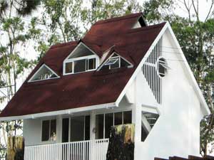 Фото крыши из коричневого ондулина